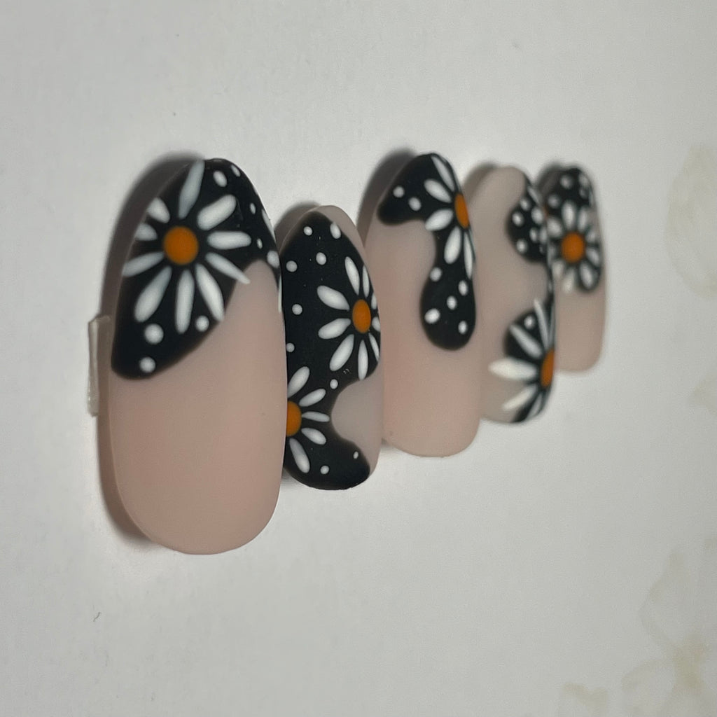 Dark Daisy